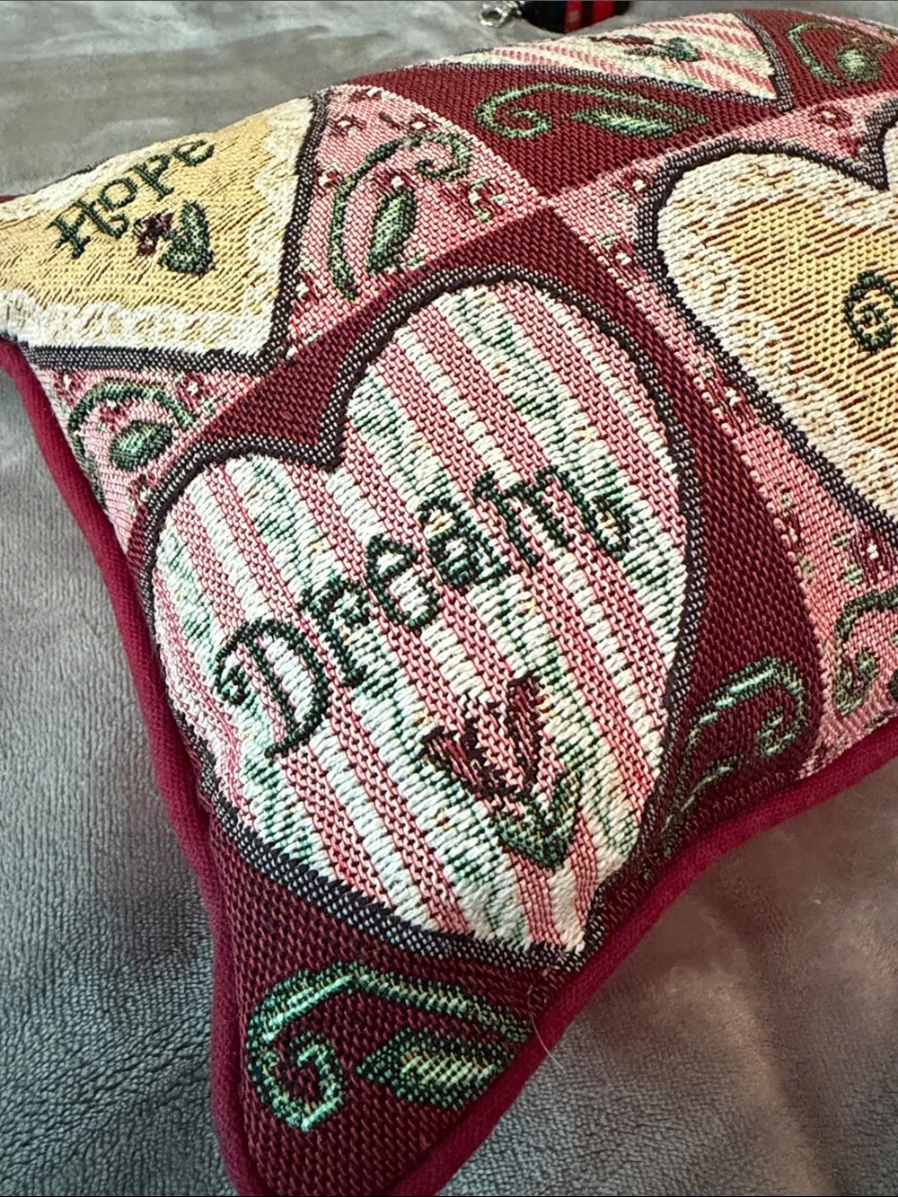 Heart Pattern Accent Pillow - Red